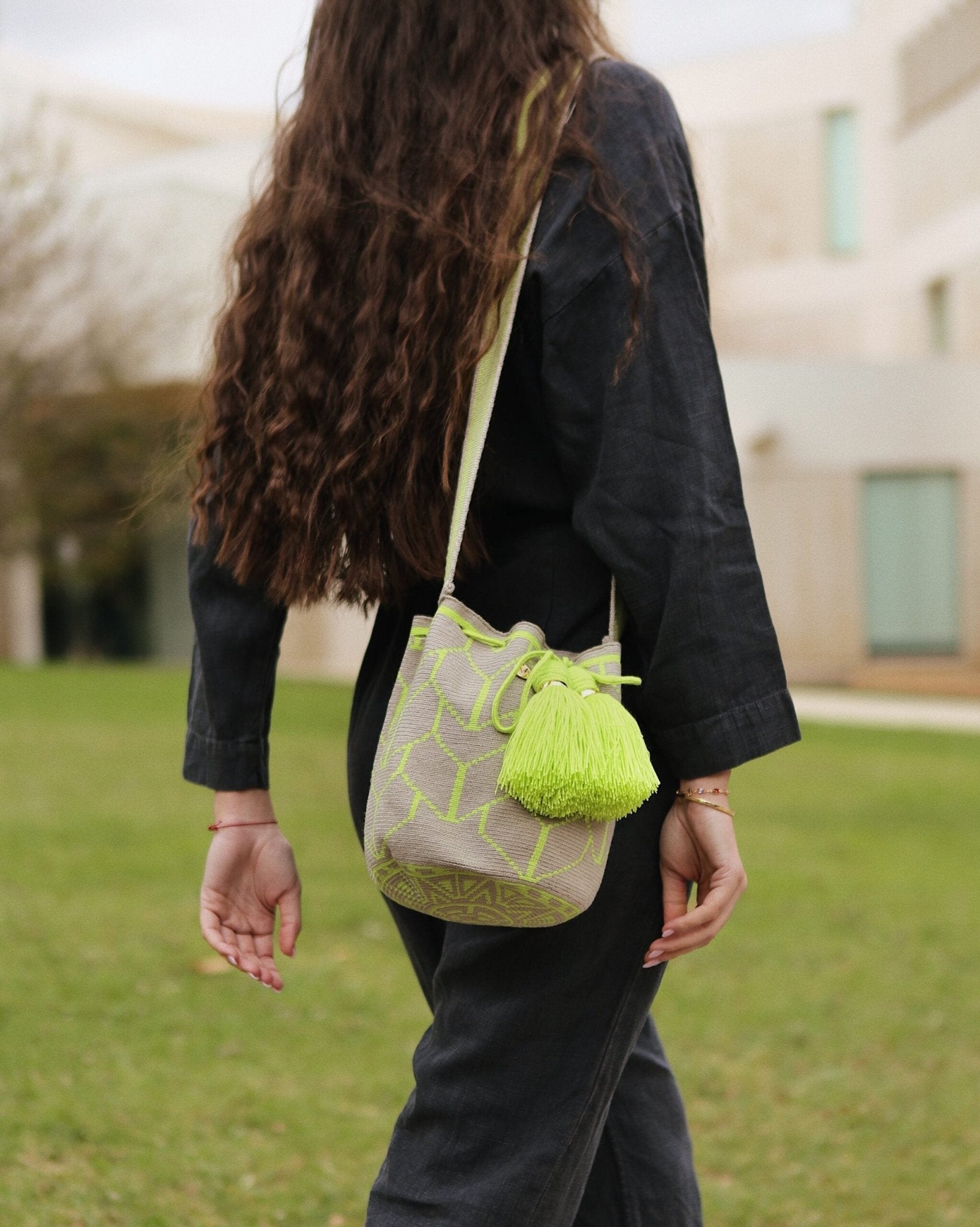 Carola Large bucket bag - Ash & Neon green