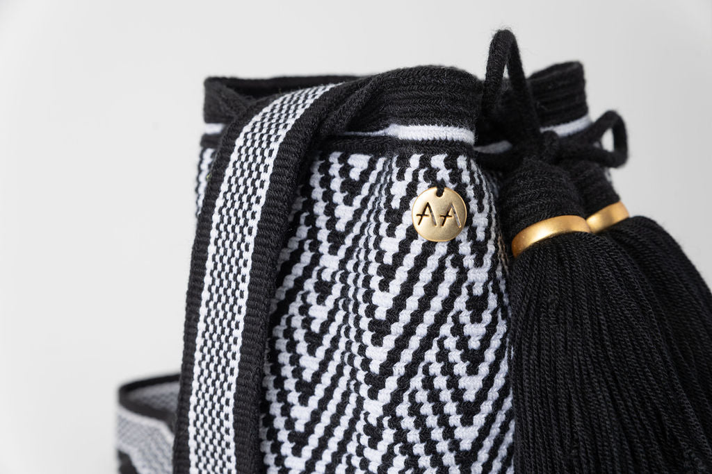 E4 Escama S B:W details lowres