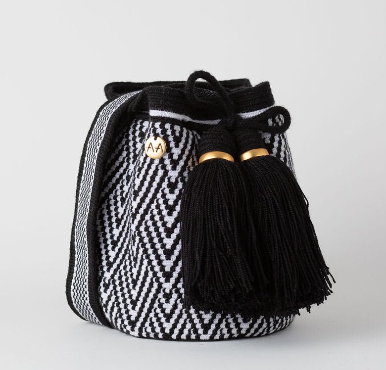 Small Escama bag in Black & White