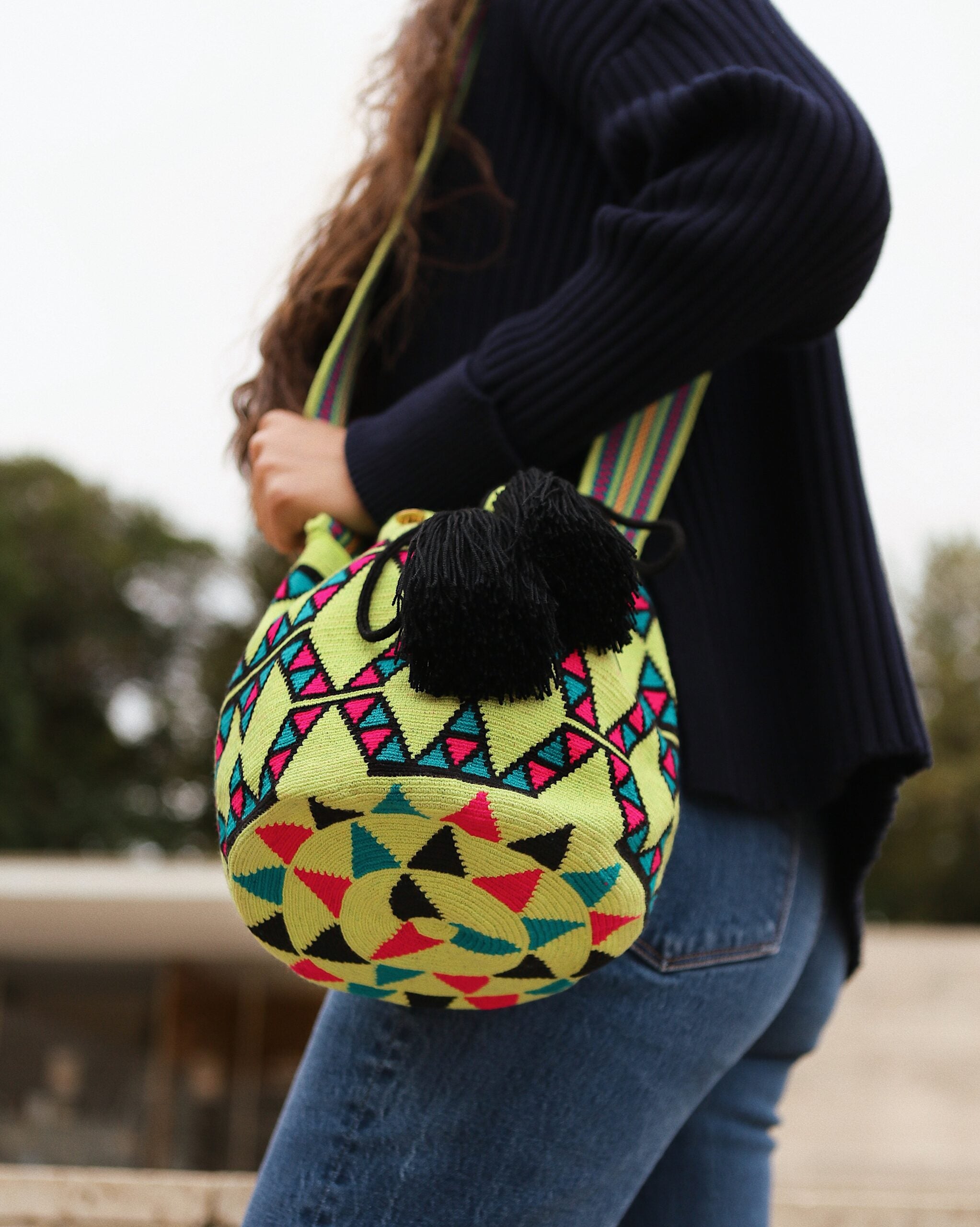 Fruta fresca Medium bucket bag multicolored in neon  lemon/grass/fuschia/black